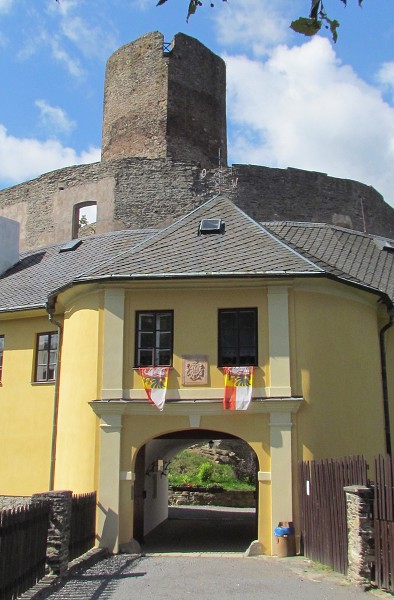 02  Brána
