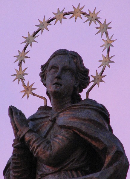 32  Ave Maria