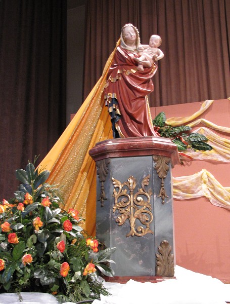 52  Madona