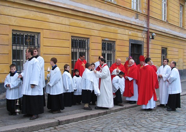 01  Před bohoslužbou    